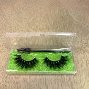 Natural 3D mink elongated imitation false eyelashes, one pair with brush.